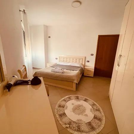 Sky 2 Center Apartman *